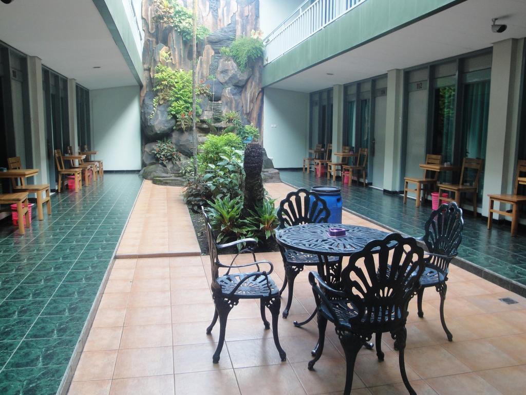 Hotel Trio Surakarta  Exterior photo